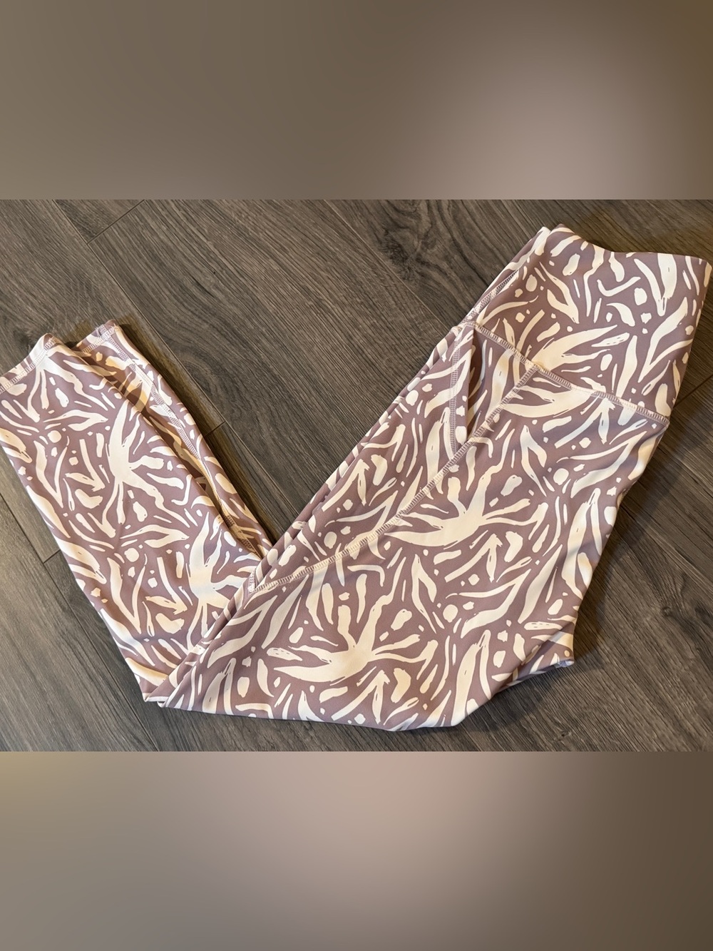 Move Theology high-rise patterned active leggings in a mauve and white abstract